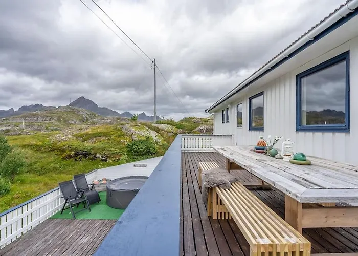Sundet Lofoten House *