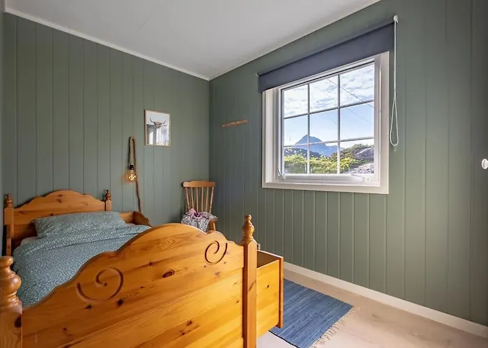 Sundet Lofoten House *